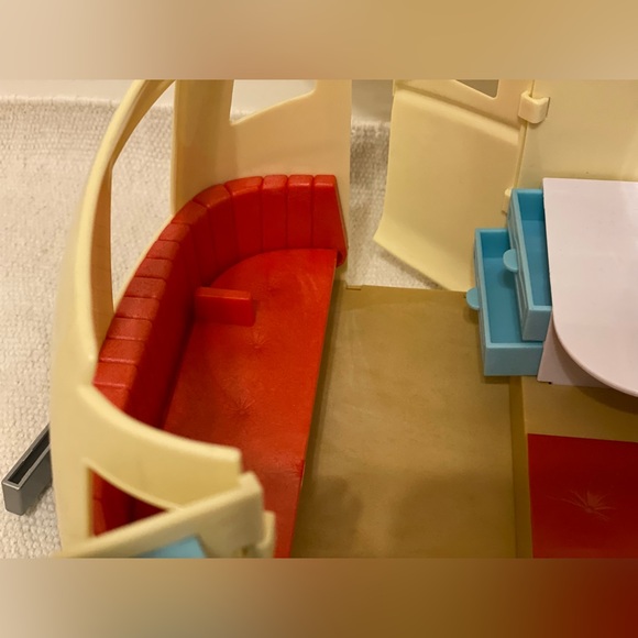 Calico Critters Caravan Family Camper and Accessories - Picture 8 of 9